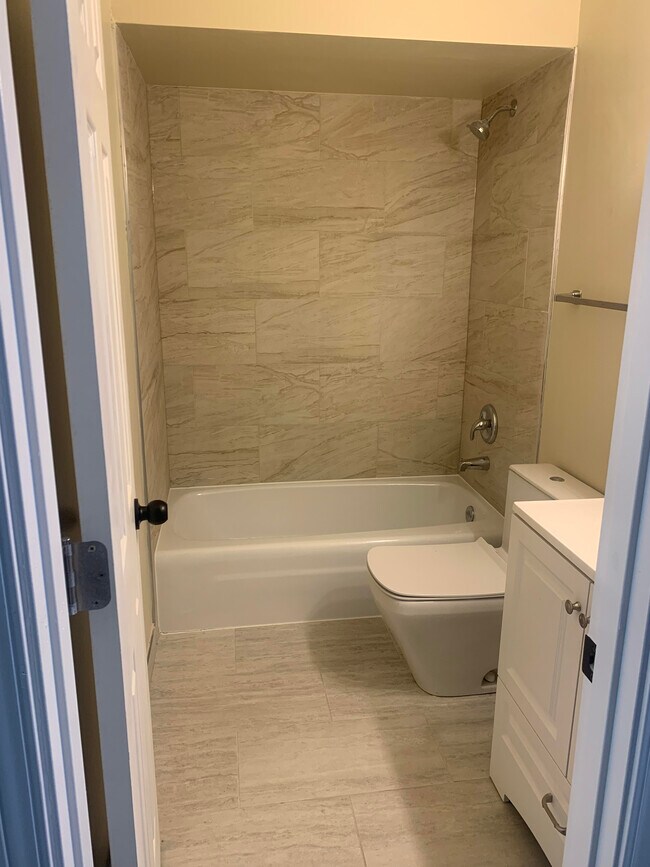 Building Photo - 4505 Maple Ave