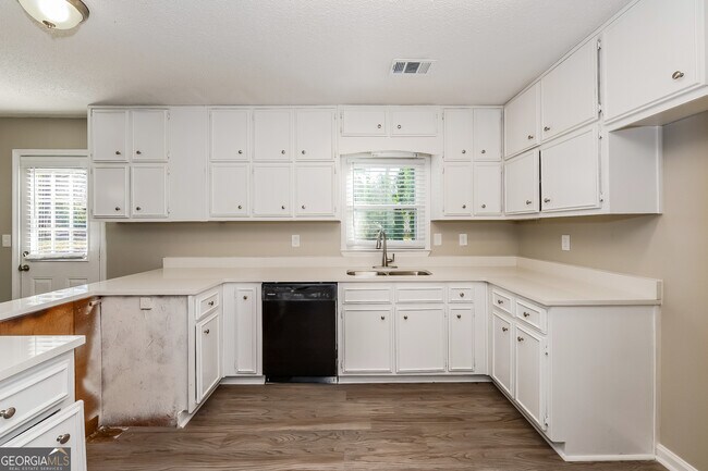 Building Photo - 105 Vesta Ct