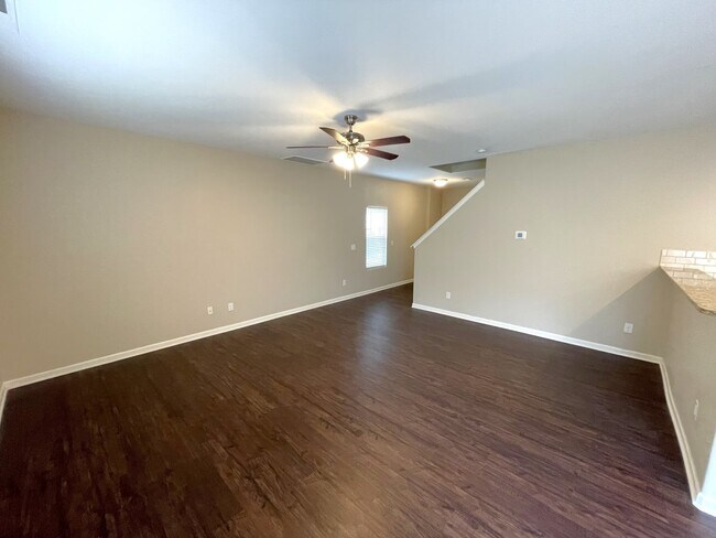 Foto del edificio - 1408 Waylon Ave