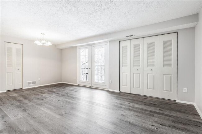 Building Photo - 977 Woodhollow Dr