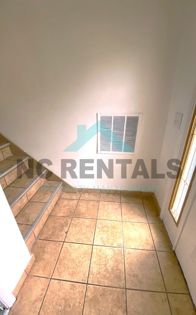 Foto del edificio - 730 Motor Rd