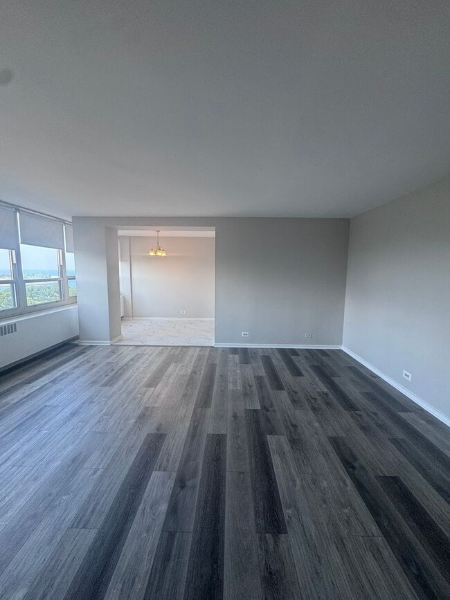 Foto del edificio - 3 Bed 1.5 Bath in Lakeview!