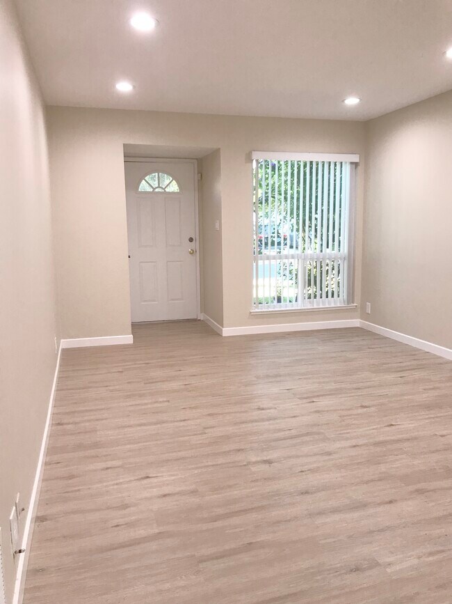 Main Door Enterance - 40117 Santa Teresa Cmn