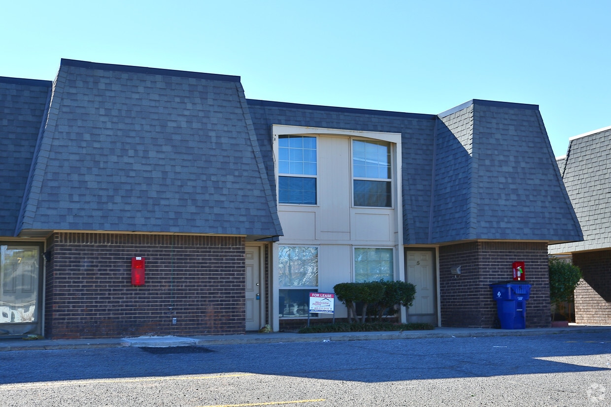 Primary Photo - Nichols Hills Townhomes