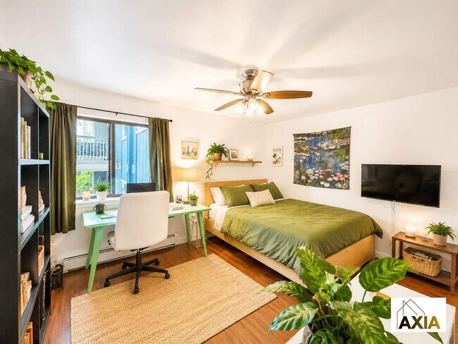 Foto del edificio - Bright Top-Floor Condo with Vaulted Ceilings & Flatiron Views!