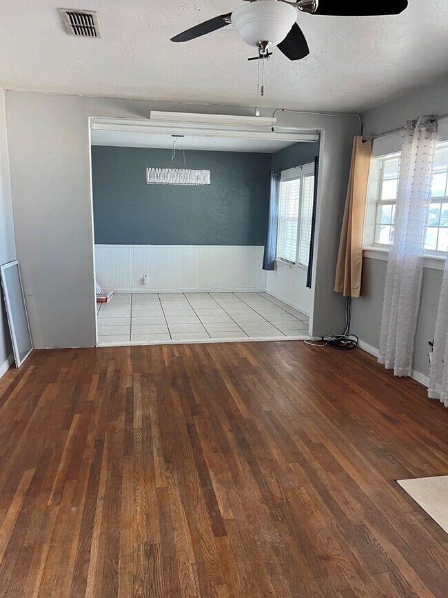 Foto del edificio - 1110 E 42nd St