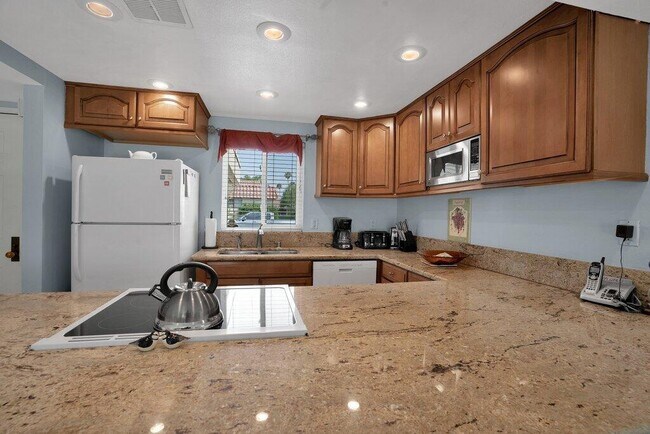 Building Photo - 40678 Inverness Way