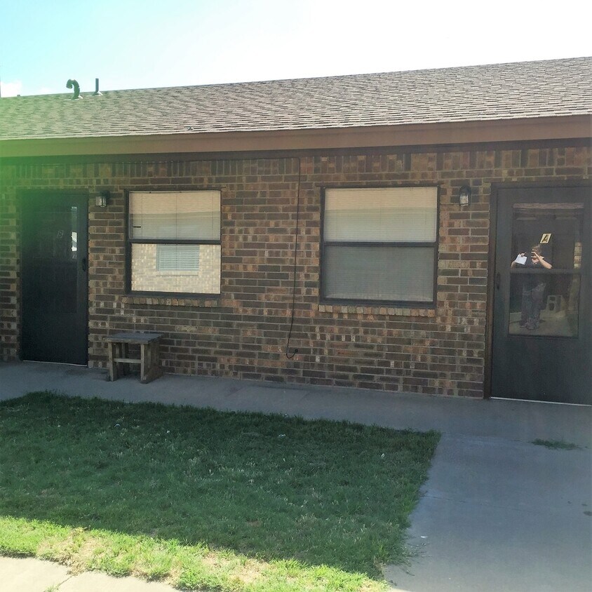 Primary Photo - EASTSIDE - 909