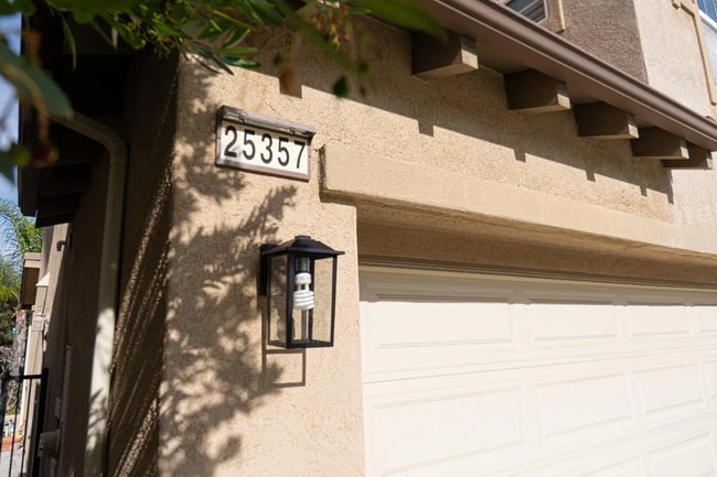 Building Photo - 25357 Avanti Ct