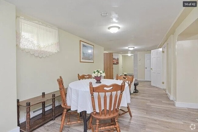 Building Photo - 47 Mozart St