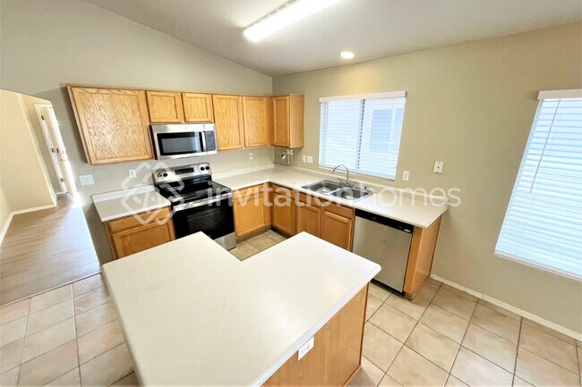 Foto del edificio - 4202 N 113th Dr