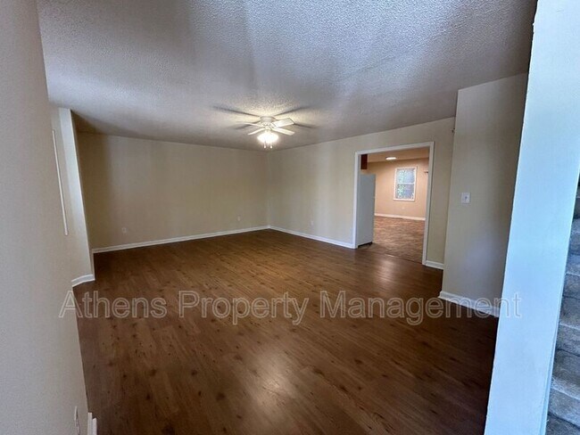Foto del edificio - 1804 Cedar Shoals Dr