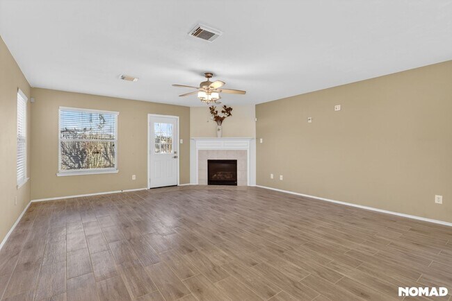 Foto del edificio - 9319 Canady Park Ln