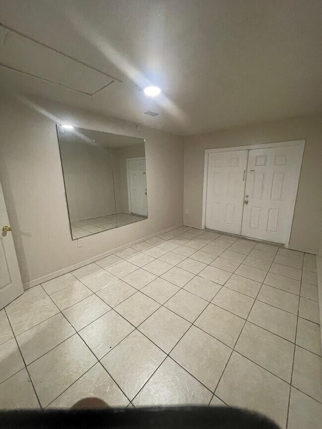 Foto del edificio - 116 Paul Revere Rd