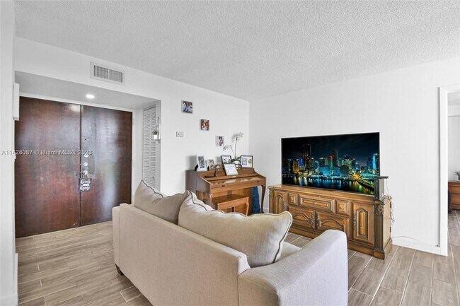 Foto del edificio - 11800 SW 18th St