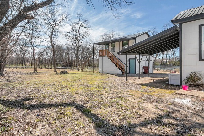 Foto del edificio - 713 W Sam Rayburn Dr