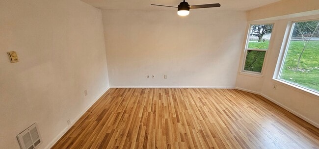 Building Photo - Three Bedroom Duplex