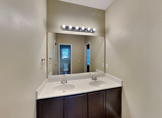 Foto del edificio - 467 Greyhawk Way