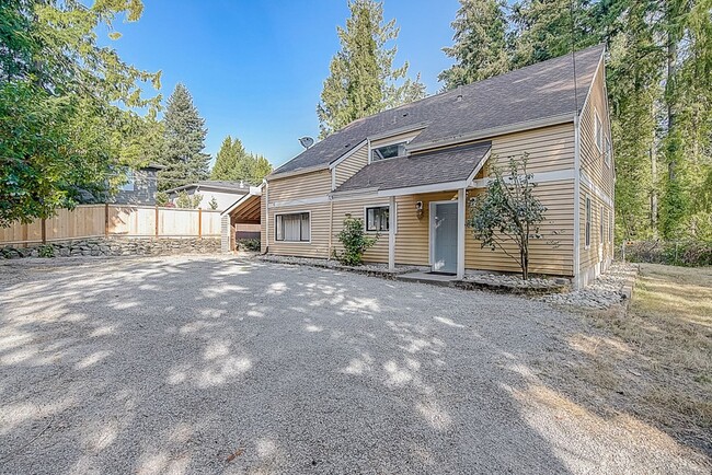 Building Photo - 4 bed/ 2 bath house on 145th St!