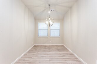 Building Photo - 4022 Maple Glen Dr