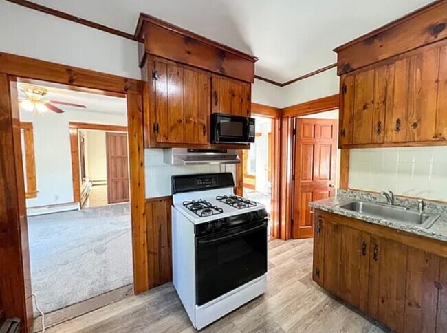 Foto del edificio - 7 Leonard Ave