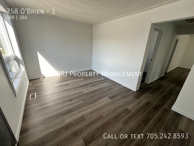 Building Photo - 3 Bedroom Main floor Apartment