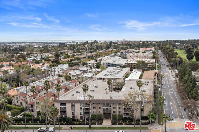 Foto del edificio - 809 S Bundy Dr