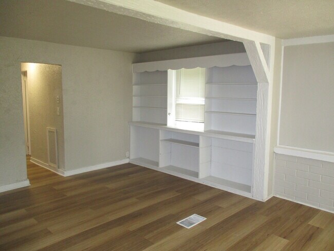 Foto del edificio - 1627 N Alton Ave