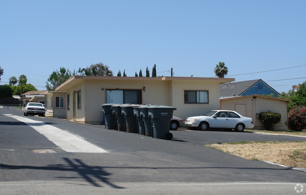 Building Photo - 257-267 Lado De Loma Dr