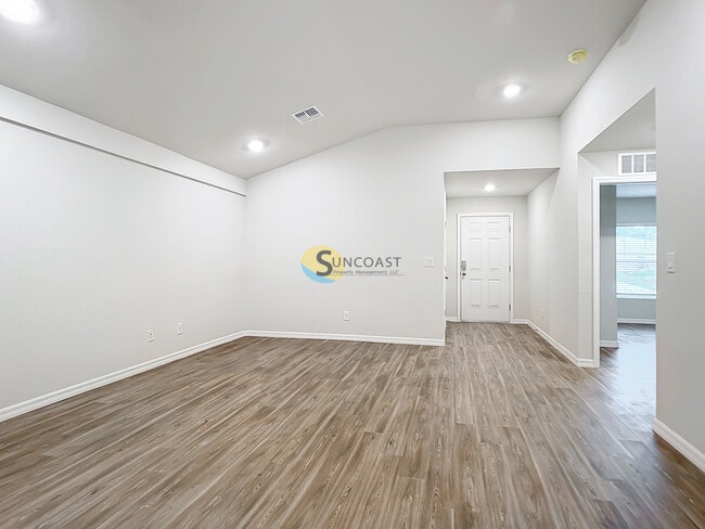 Building Photo - 123 Lomond Dr