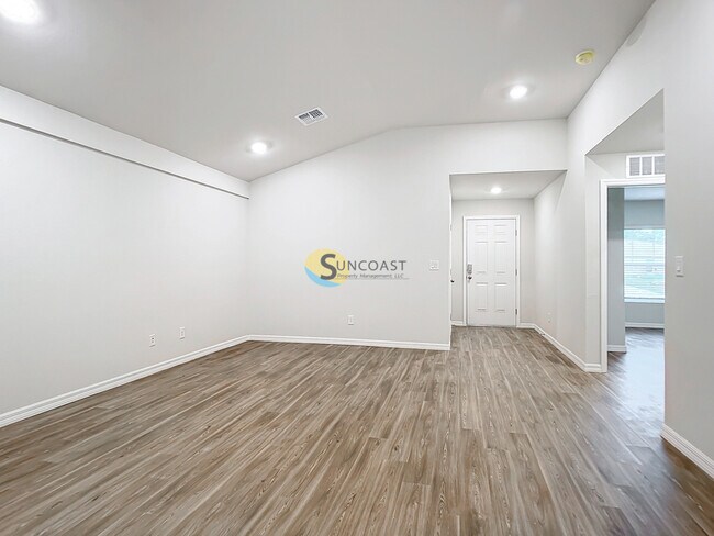 Foto del edificio - 123 Lomond Dr