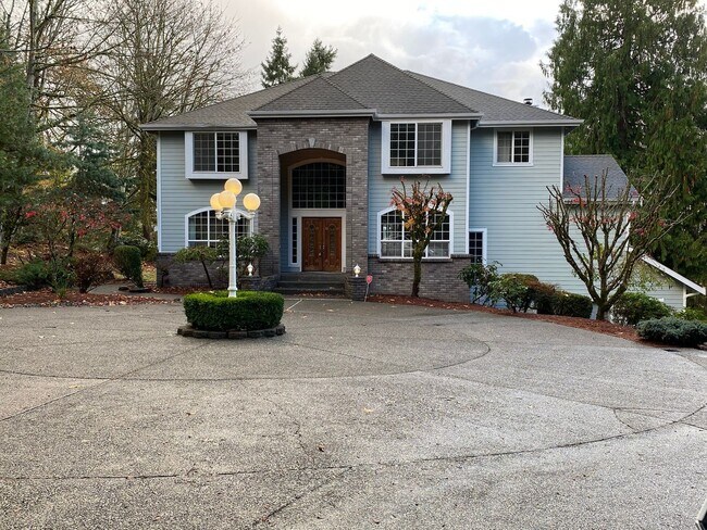 Building Photo - Estate Style Home on Private Road