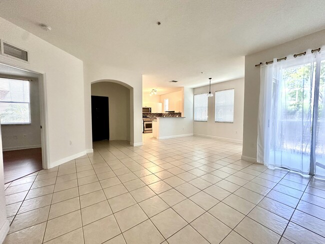 Building Photo - 1002 Shoma Dr