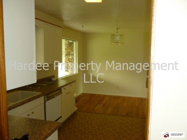 Building Photo - 6904 W Brentwood Dr