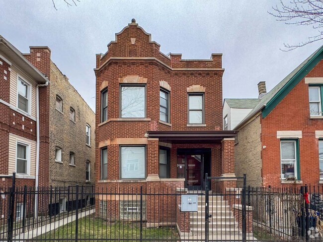 Building Photo - 1536 N Hamlin Ave