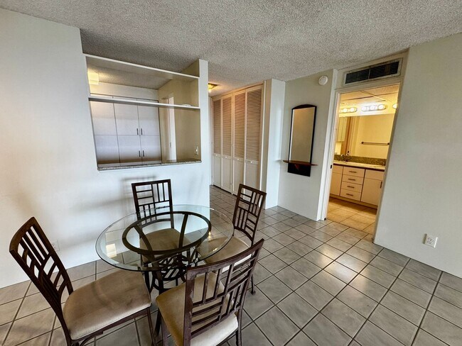 Foto del edificio - Yacht Harbor Towers- Diamond Head towers-9th floor-Marina/ocean views.