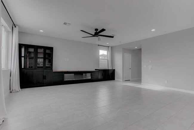 Foto del edificio - Stylish 3-Bed Home with Loft & EV Charger in Skye Canyon