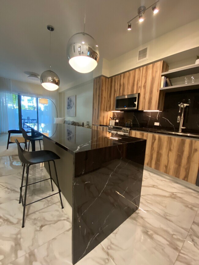 Foto del edificio - 242 NE 27th St