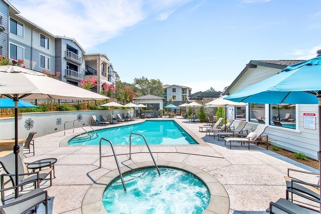 Spa jacuzzi - Canyon Oaks Luxury Apartments