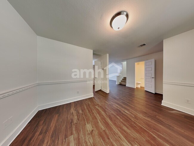 Foto del edificio - 26880 Haileys Mnr