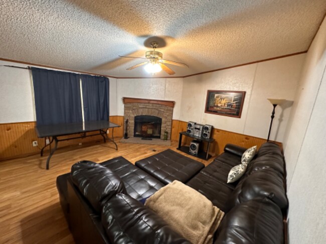 Building Photo - 145 Whippoorwill Dr
