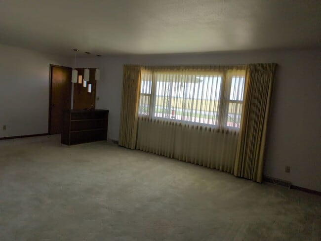 Building Photo - Beautiful Country Living 2 bed 1.5 bath