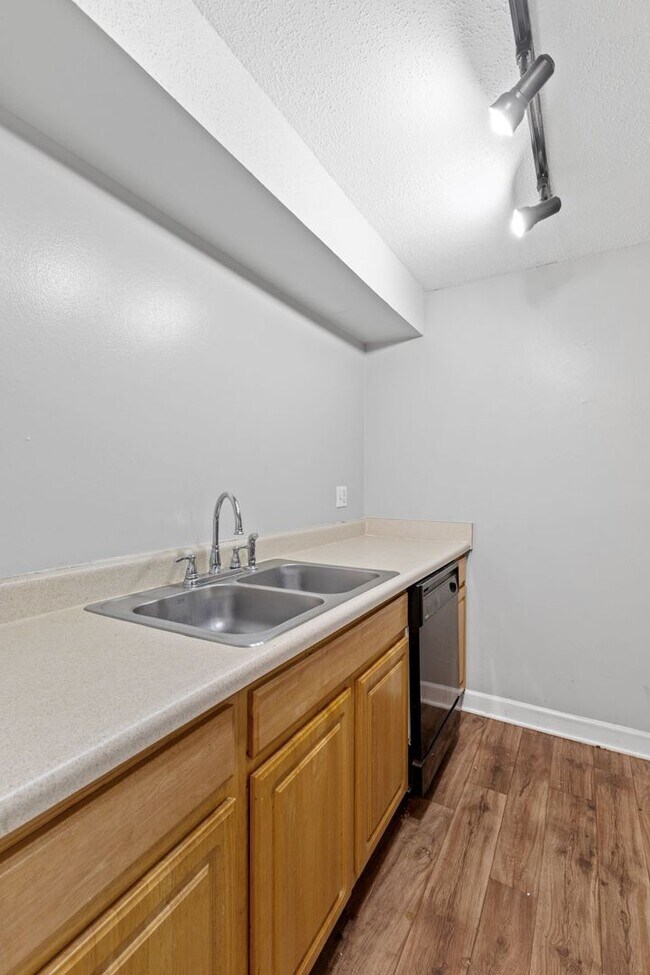 Foto del edificio - 3534 E Fall Creek Pkwy N Dr