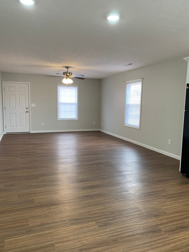 Foto del edificio - 152 School Side Dr