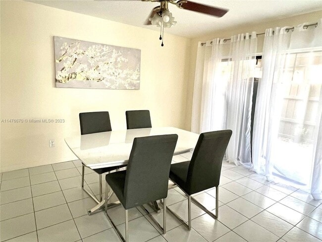 Foto del edificio - 2091 Bayberry Dr