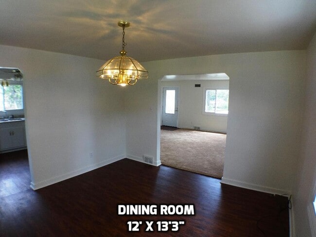Building Photo - Three bedroom home excellent neighborhood