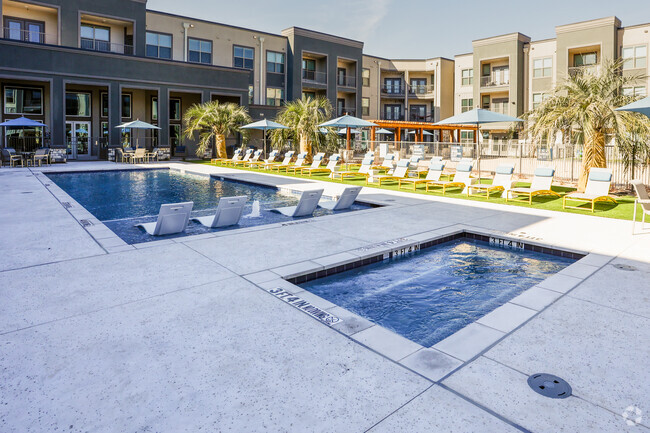 Piscina - Lofts at Allen Ridge