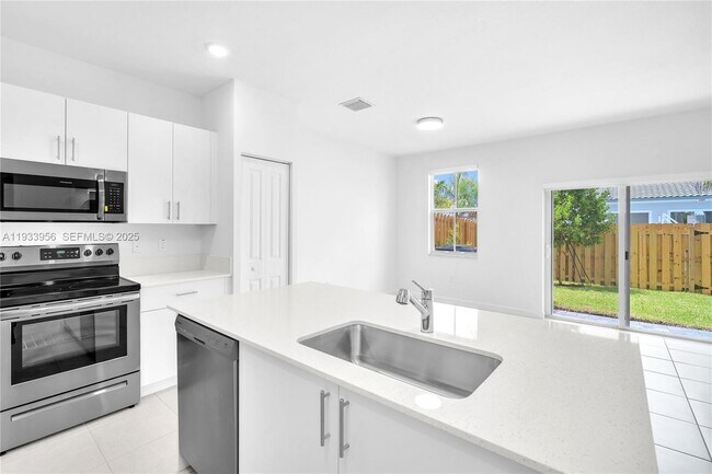 Foto del edificio - 12002 NW 47th Manor