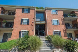 Building Photo - 800 College Ln