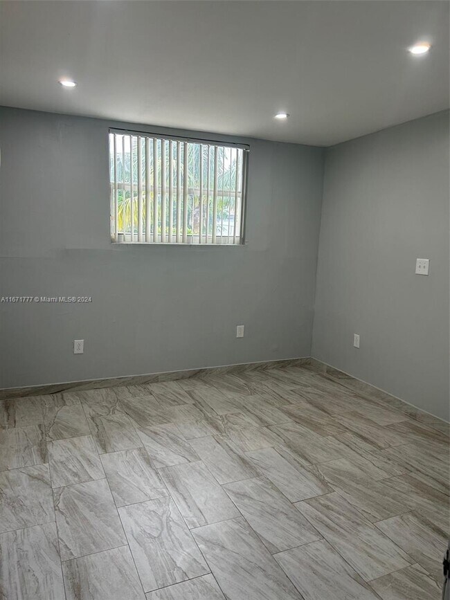Foto del edificio - 3800 NW 197th St